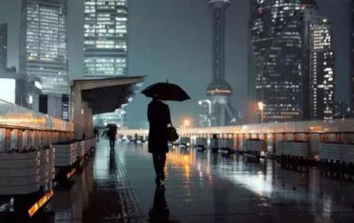 绝望！90后奔驰销售，月入过万，逃离南京！他说：高...