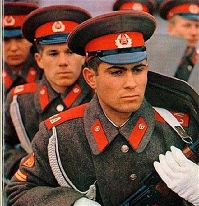 造成苏联逐渐解体的有几个人,苏联解体投票结果