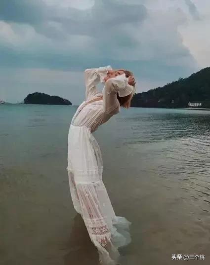 今年流行的裙子不穿高跟鞋,穿今年最流行的裙子