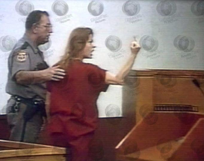 现实比小说更荒诞，美国连环女杀手艾琳·乌尔诺斯的奇葩一生