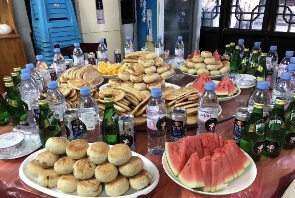 粉丝送明星礼物被嫌弃,粉丝给明星送的最奇怪的礼物