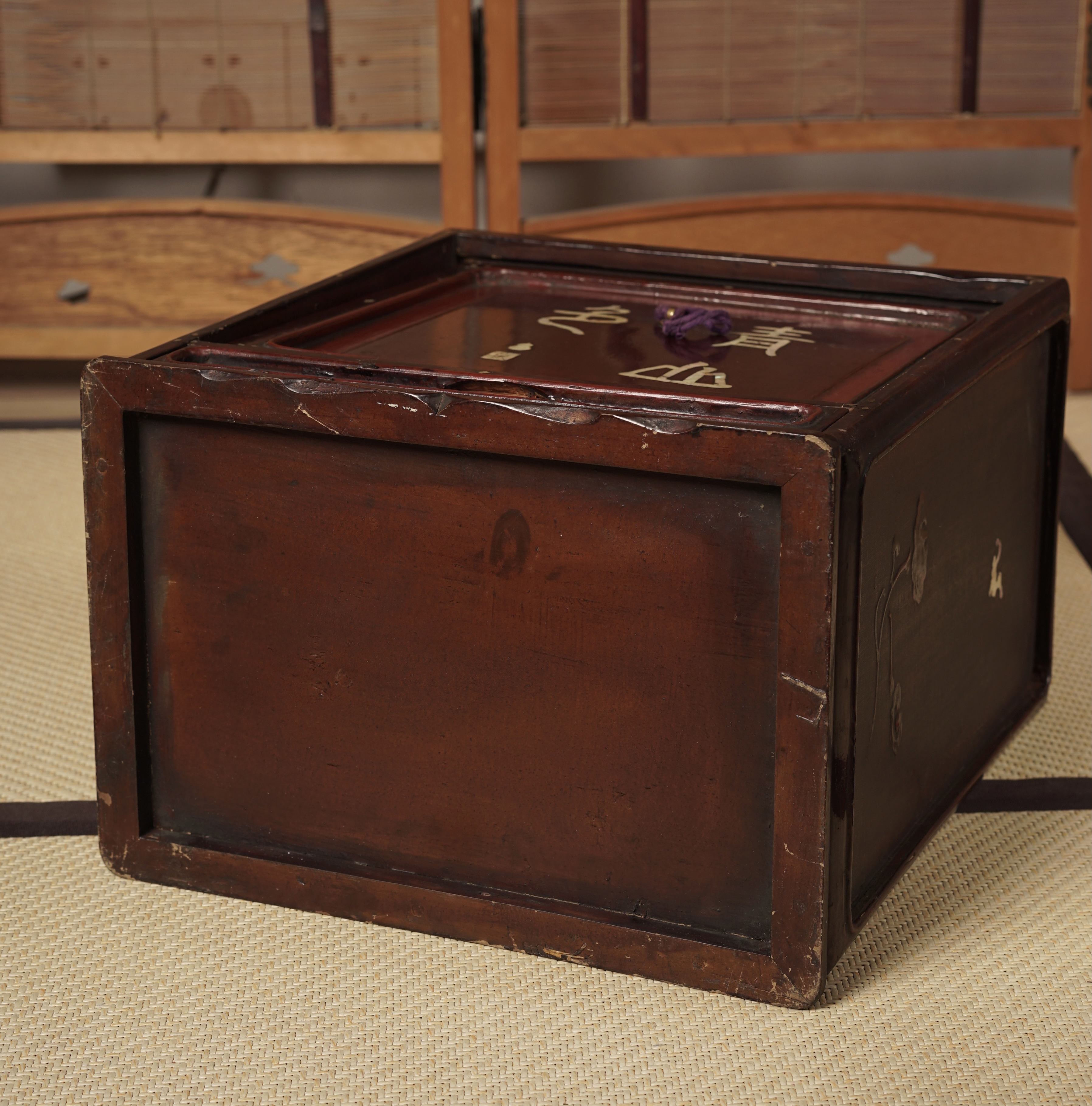 箱中藏尽天下书，阅后通晓世间理