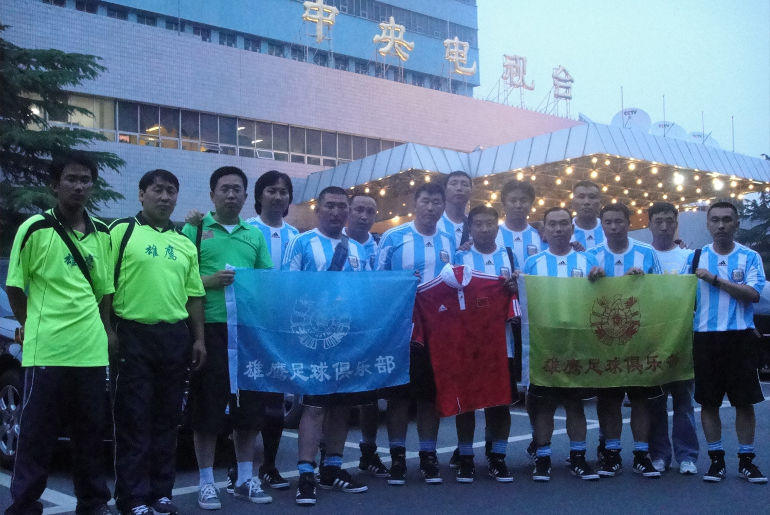 鄂温克雄鹰，展翅翱翔