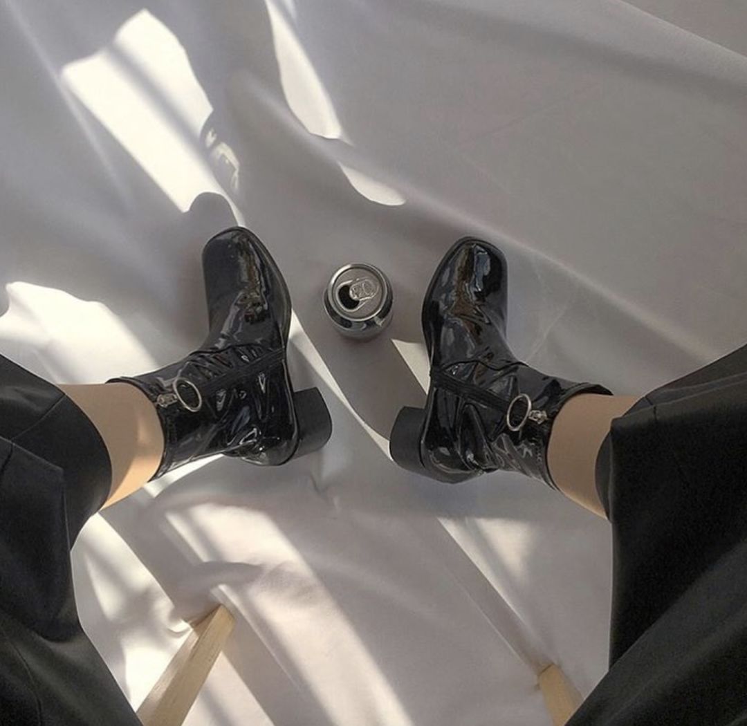 在皮鞋和球鞋之间摇摆的我们，终于找到了最佳选择