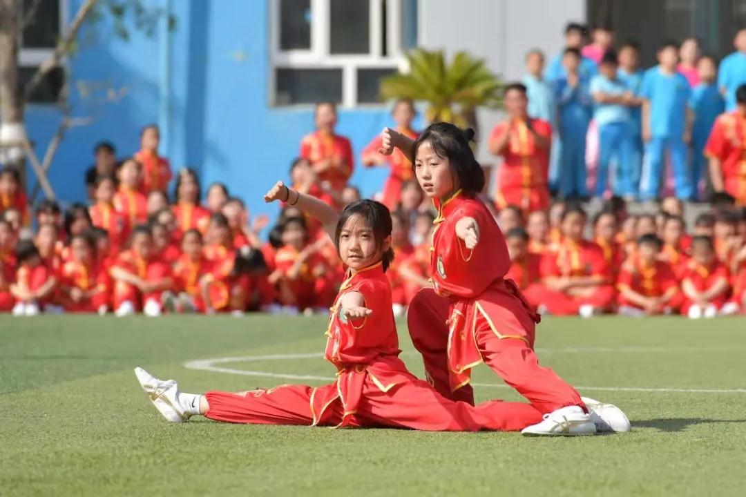 一百多人体育节开场,体育1000人活动