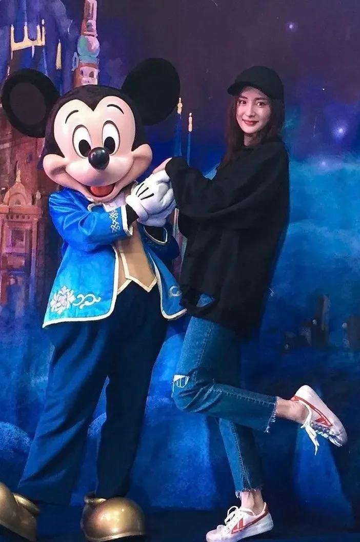 明星们脚上的球鞋，悄悄变贵了