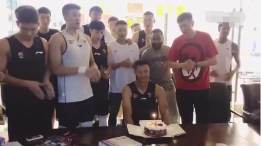 2011易建联从nba回归cba首秀,cba易建联算一哥吗