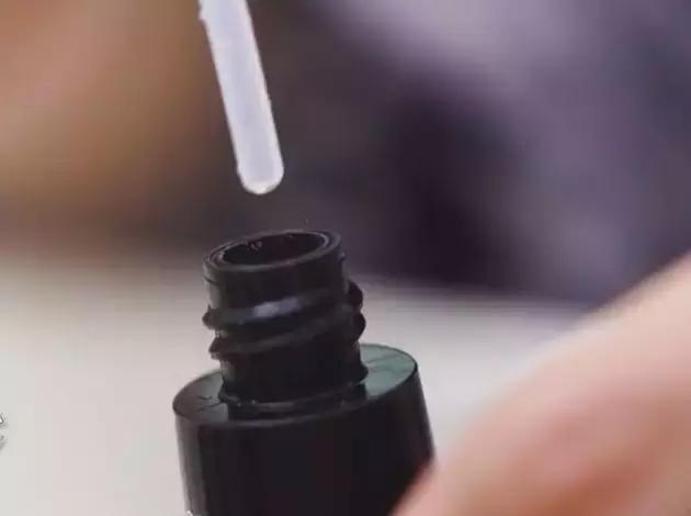 口红折断了最快修复方法,口红断裂自己修复方法