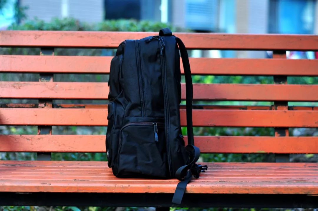 tumi双肩背包都可以怎么装,tumi双肩包真的那么好吗