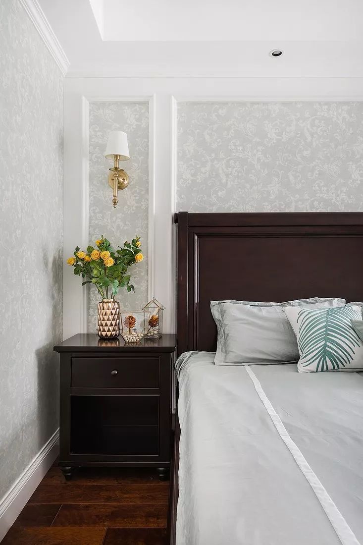 20平美式衣帽间和主卧一体图,轻奢美式小户型衣帽间