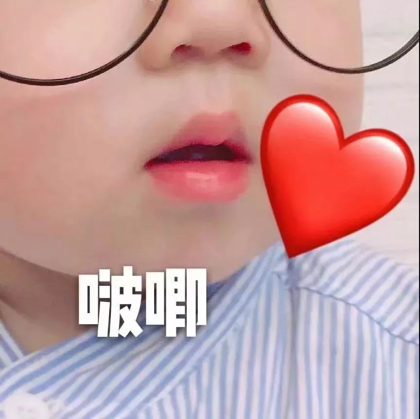 做美甲贴甲片掉了,做美甲的时候胸垫掉了