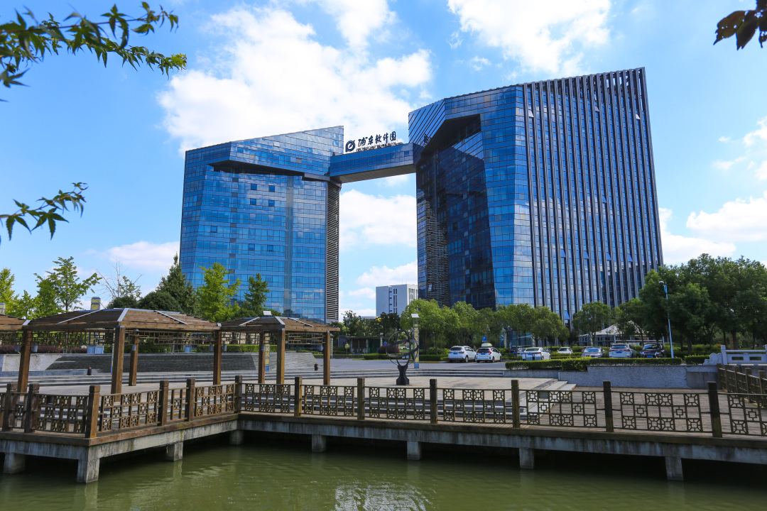 浦软色彩｜园区里的“科技蓝”