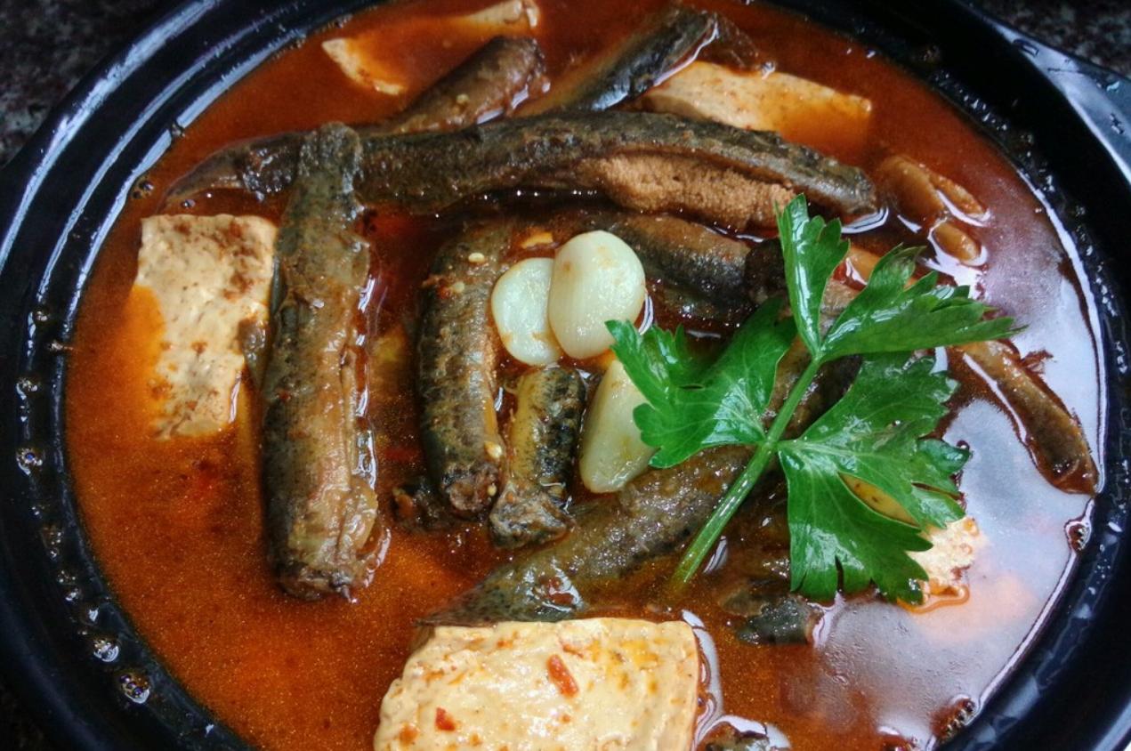 泥鳅的做法大全家常菜视频播放,泥鳅的家常做法泥鳅烧豆腐