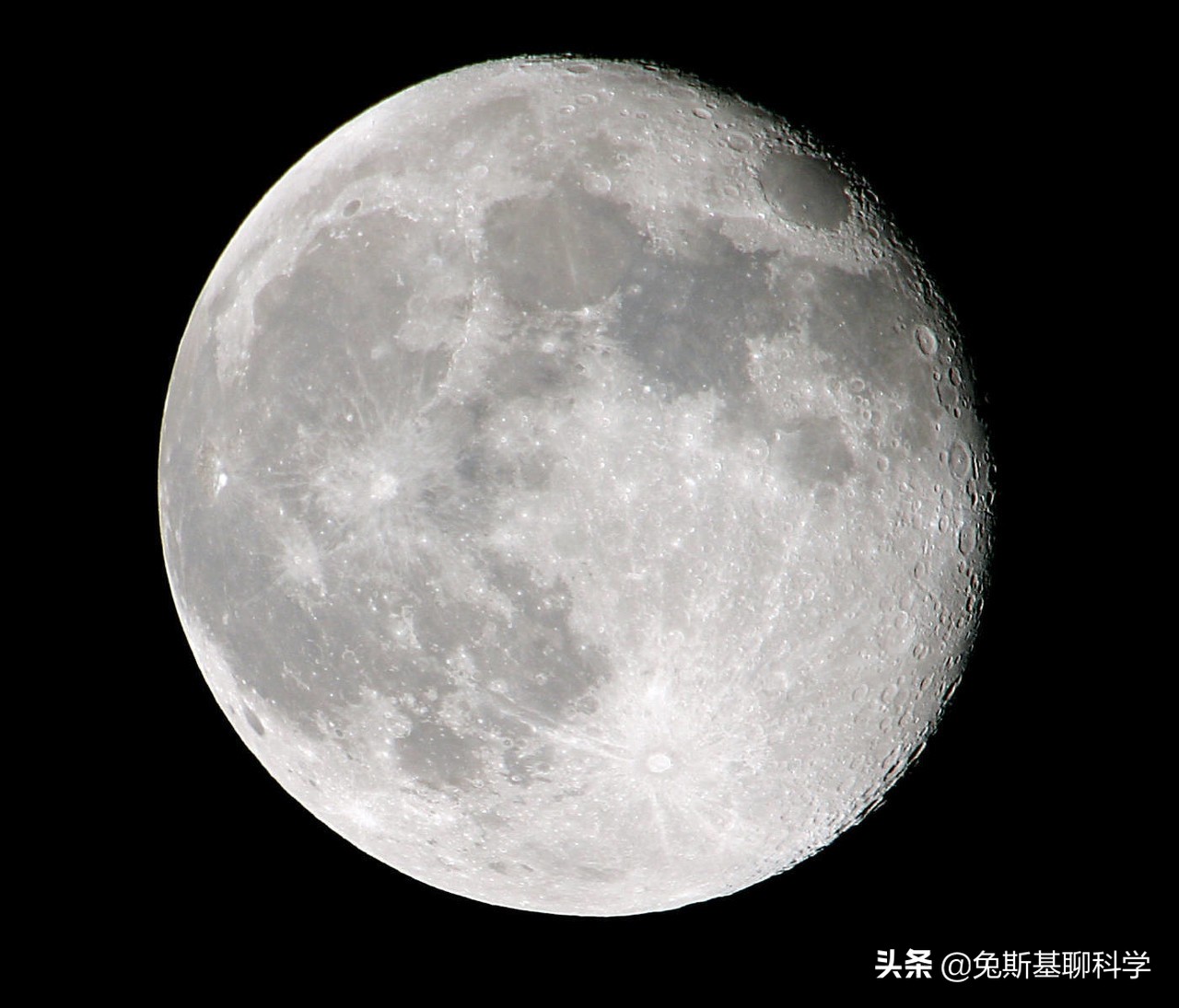 月球总是以同一面朝向地球原因,月球为什么会始终有一面背对地球