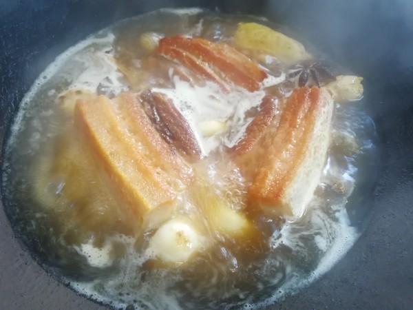 五花肉上五花下五花有什么区别,五花肉分上五花和下五花哪个好