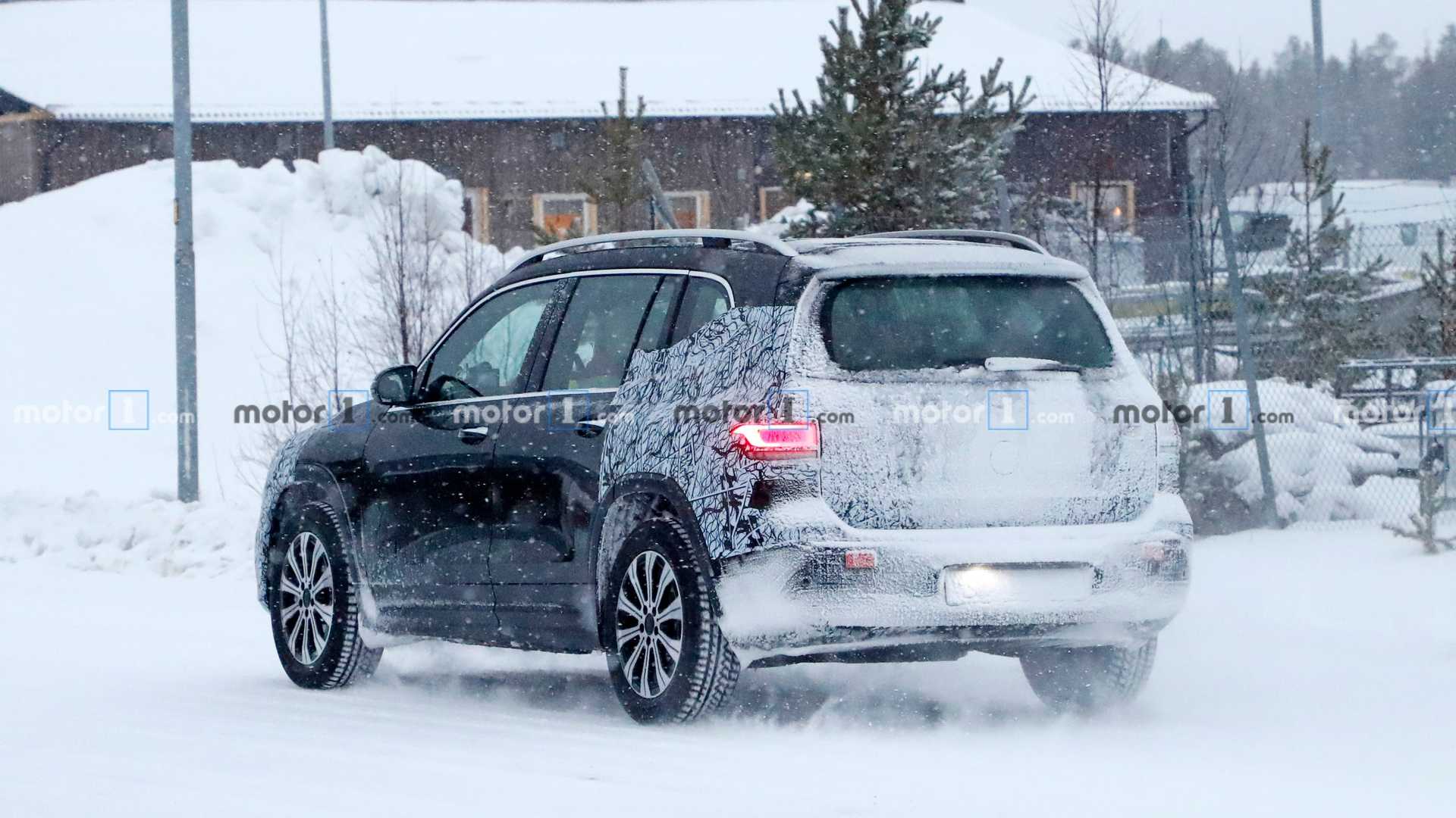 奔驰新能源电动汽车最新款eqc,奔驰新能源eq轿车