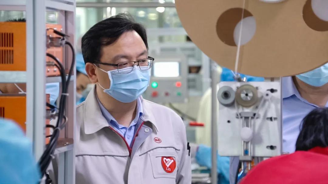 2013年比亚迪王传福早期采访视频,比亚迪老总王传福视察比亚迪4s店