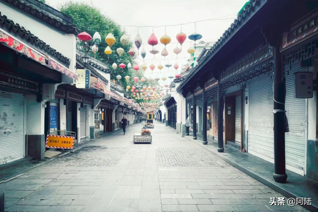 杭州老街丝绸步行街,杭州卖丝绸一条街在什么地方