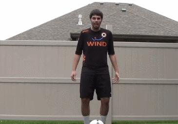 6-12岁足球训练教程颠球,小学生足球颠球的技巧和方法