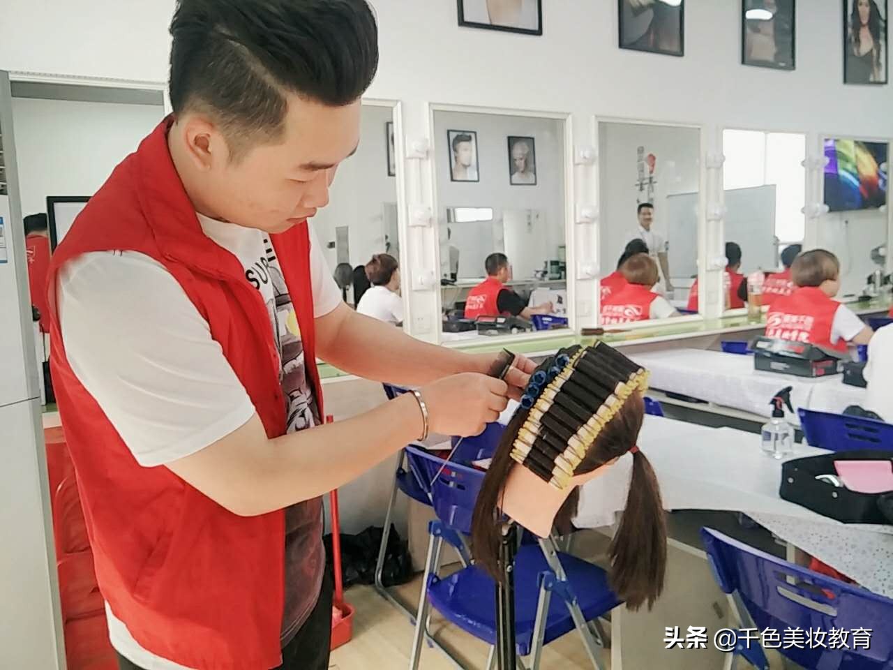 疫情下的美发行业心酸,疫情过后学什么技术有前景