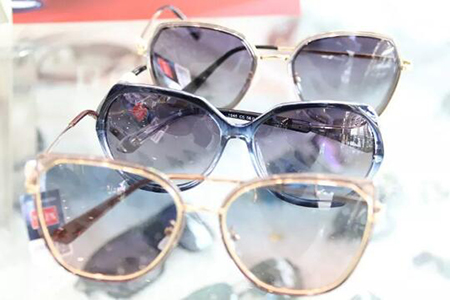 太阳镜女潮墨镜搭配,女士太阳镜哪个品牌最好