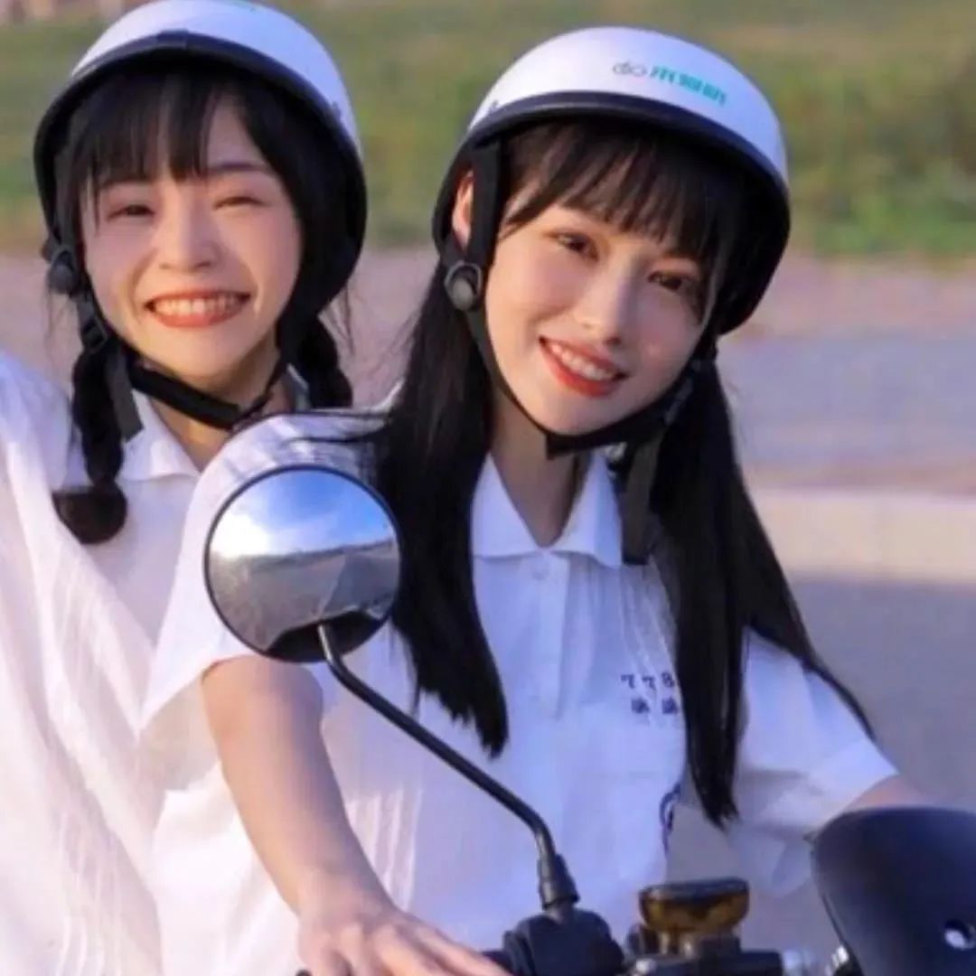 超好看的闺蜜头像一人一半真人,超好看的闺蜜头像动漫