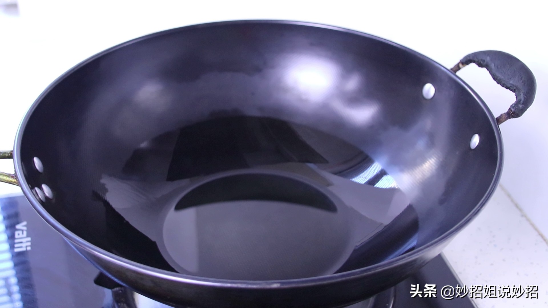 煎鱼煎不粘锅小秘诀,热油煎鱼还是冷油煎鱼不粘锅