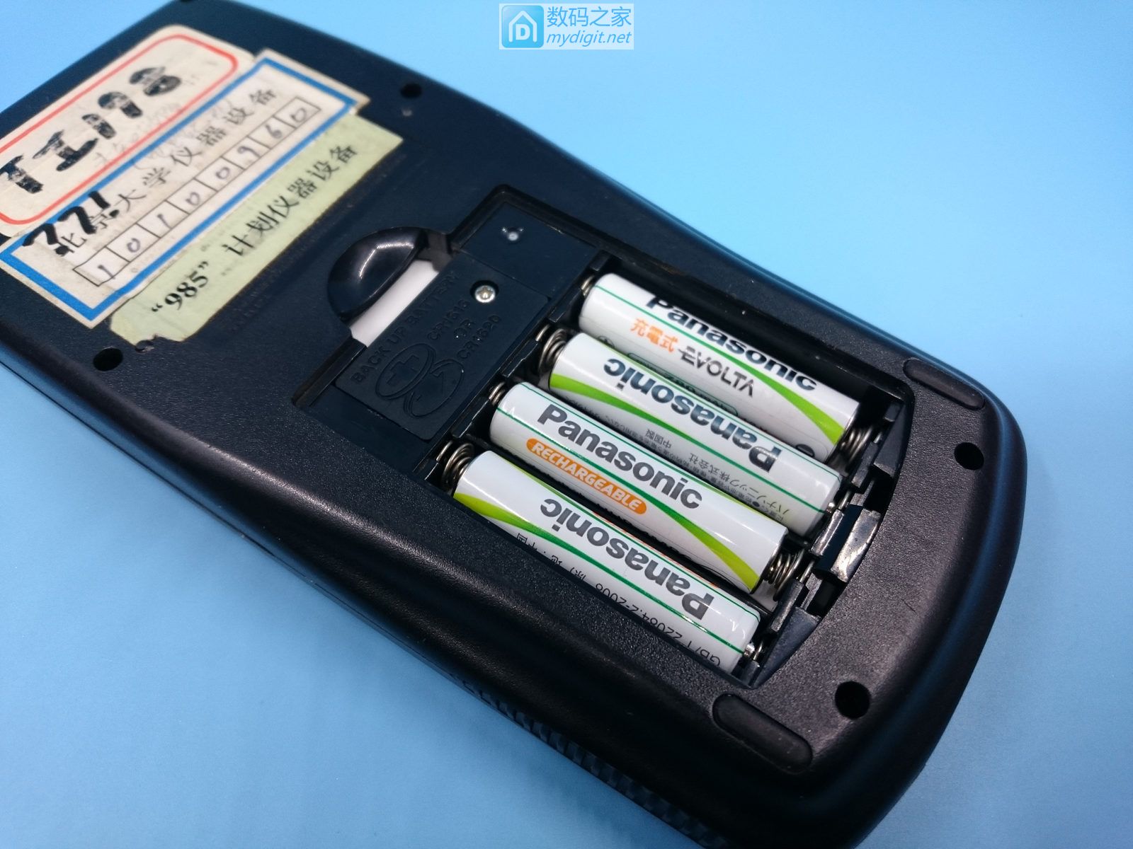 技术大佬秀操作！德州仪器TI-89图形计算器拆机维修及CPU超频