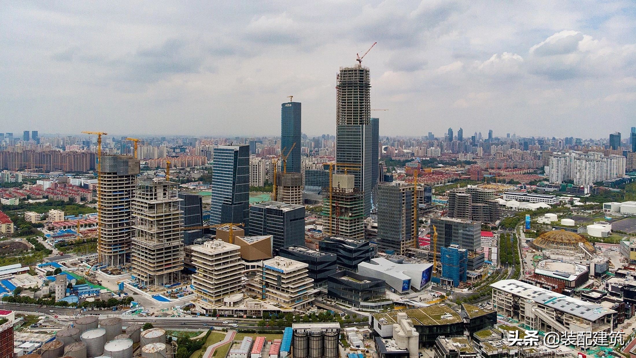 上海黄浦江边的标志性建筑,徐汇滨江西岸传媒港广告设计