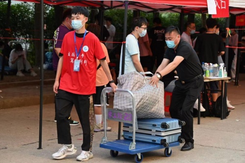 武汉工程科技学院活动,武汉工程职业技术学院迎接新生