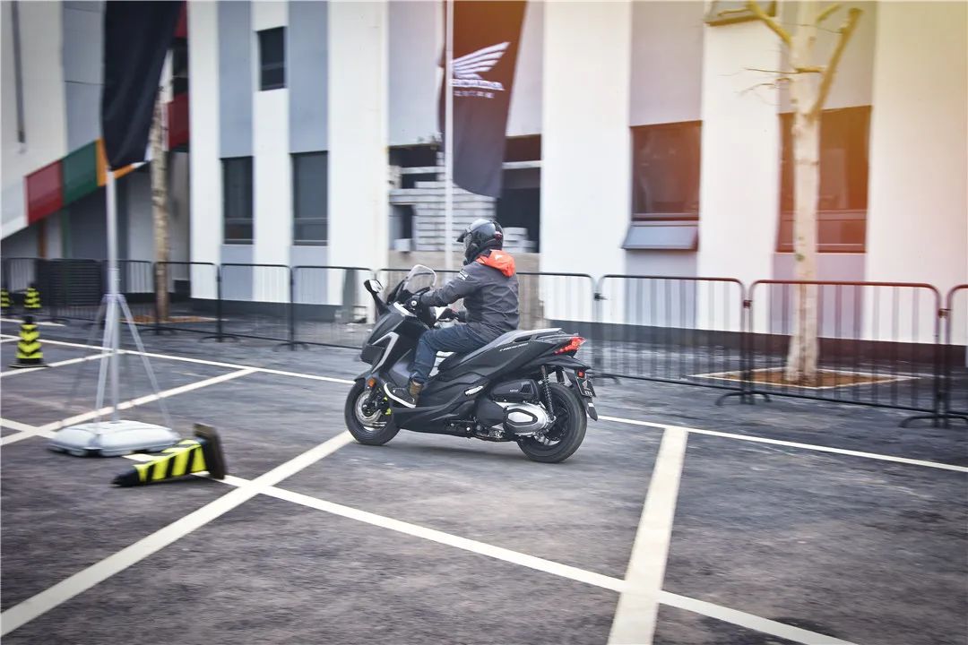 本田踏板车nss300和nss350,本田nss350和光阳s350哪个好