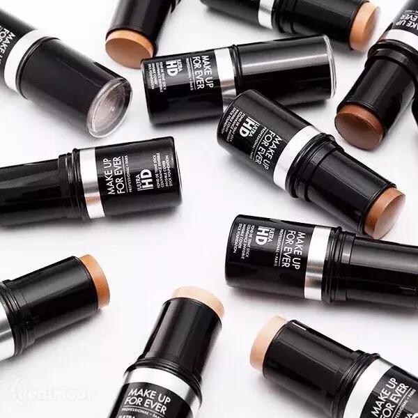 用了粉底液感觉脸颜色还是红红的,用了粉底液皮肤变好了