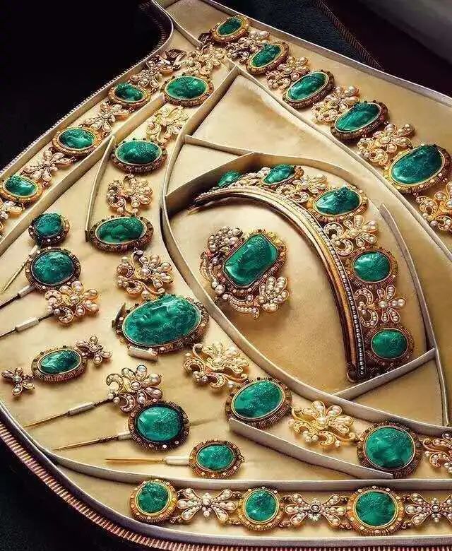 又硬又有韧性的宝石,硬度比较低的宝石