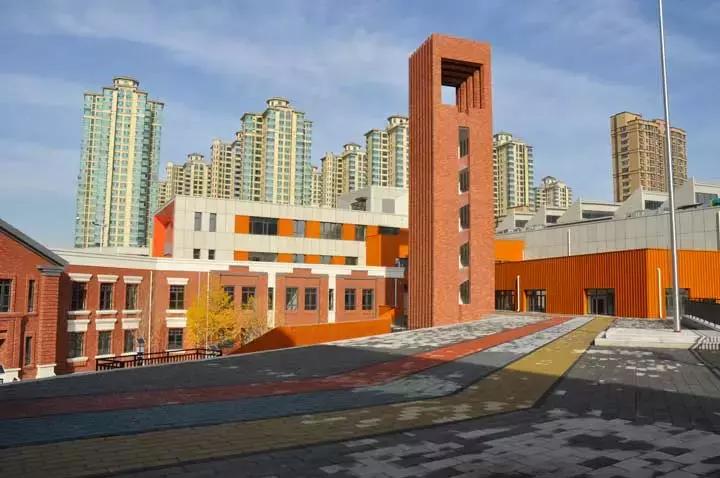 有哪个地产商比您更关心您孩子的教育？泰华林地产做到了！