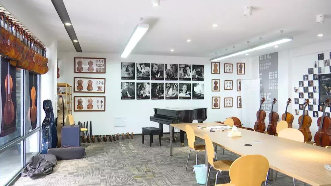 在海门有个能人，要修复一把近300年的德国大提琴