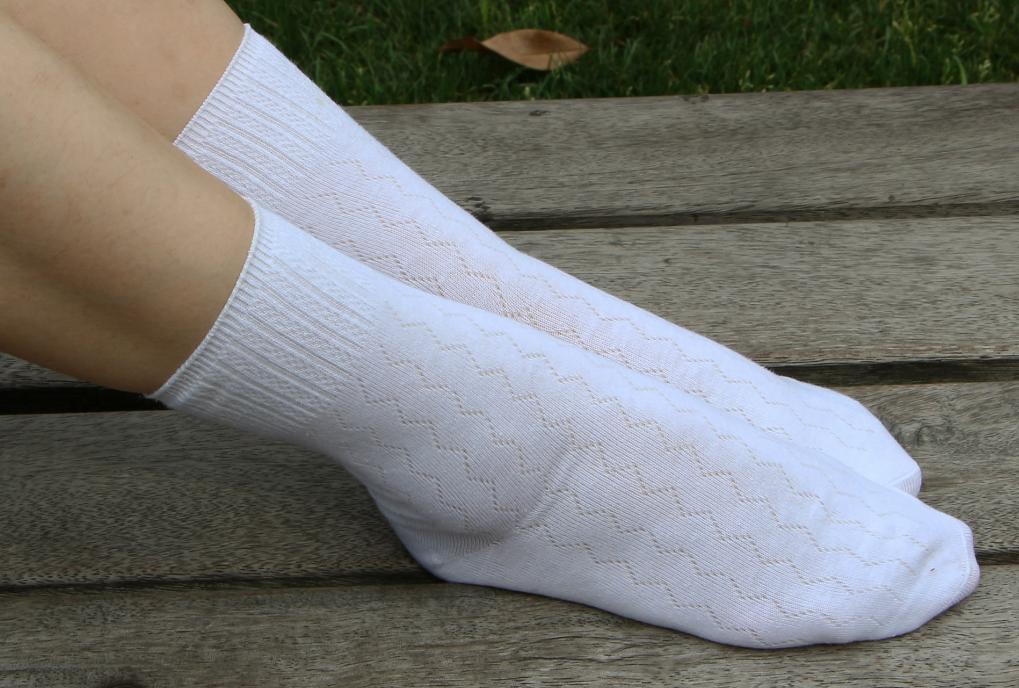 为什么日本人一年四季都穿袜子,日本人睡觉穿什么样的袜子