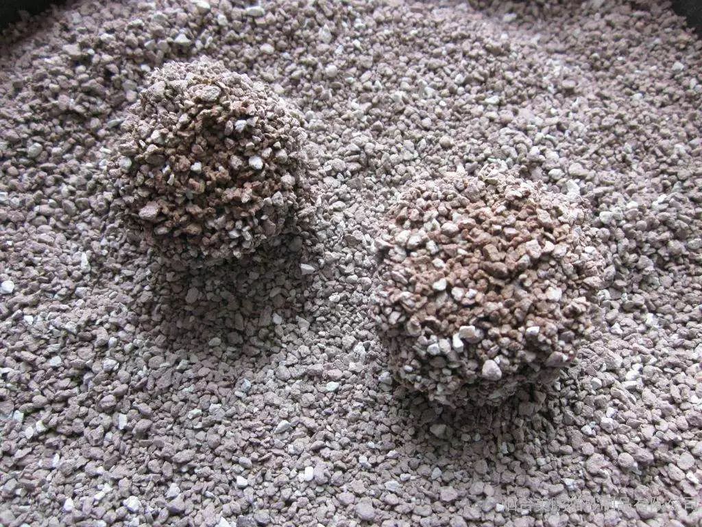 猫砂太臭猫咪还在里面上厕所吗,猫想上厕所没有猫砂怎么办