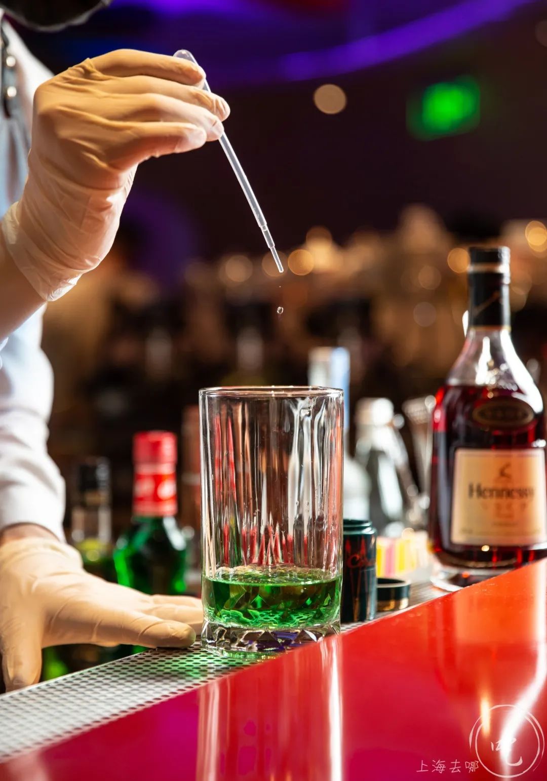 次元壁破了！轩尼诗酒吧X国民六神，竟出了个“花露水鸡尾酒”