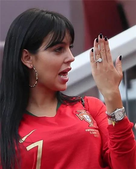 欧洲杯“最撩人”10大球星女伴：大都是超模，C罗女友曾当过保姆