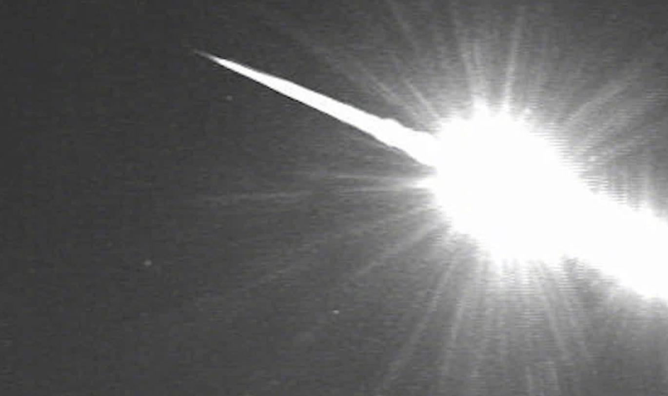 美国多地上空飞过巨大火球,美国上空为啥多次出现火球