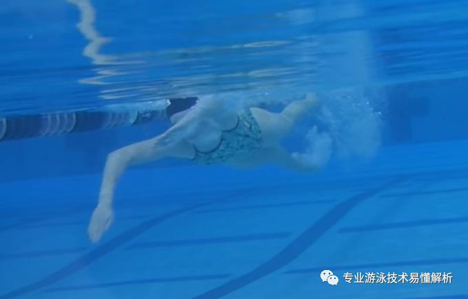 快速掌握游泳的技巧与方法,游泳快又不累的泳姿