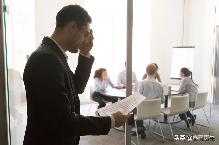 孩子说话着急有点磕巴该怎么引导,27个月小孩说话突然磕巴什么原因