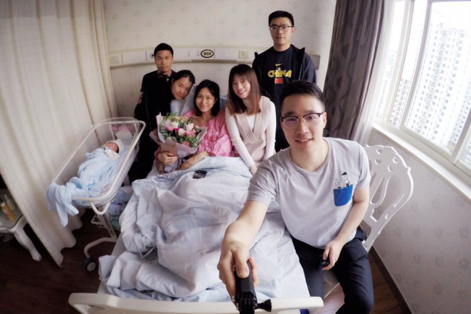 顺产的时候助产士挤压肚子吗,生孩子顺产需要叫助产士嘛