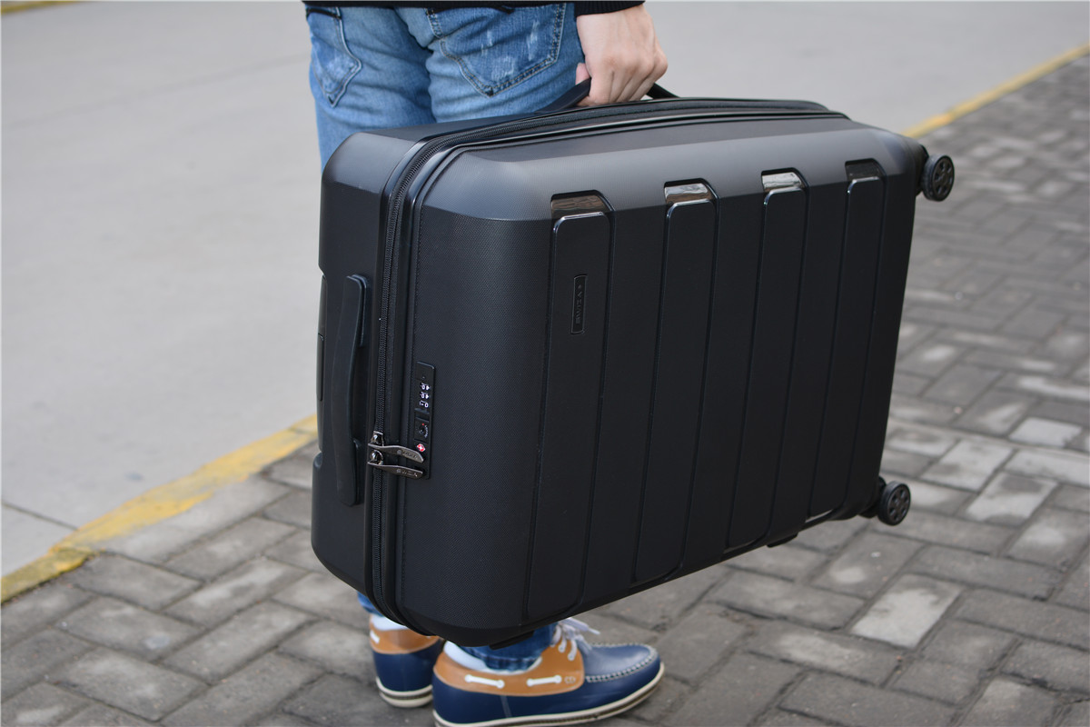 有了瑞士SWIZA行李箱，再也不用担心出差了，绝对颜值担当