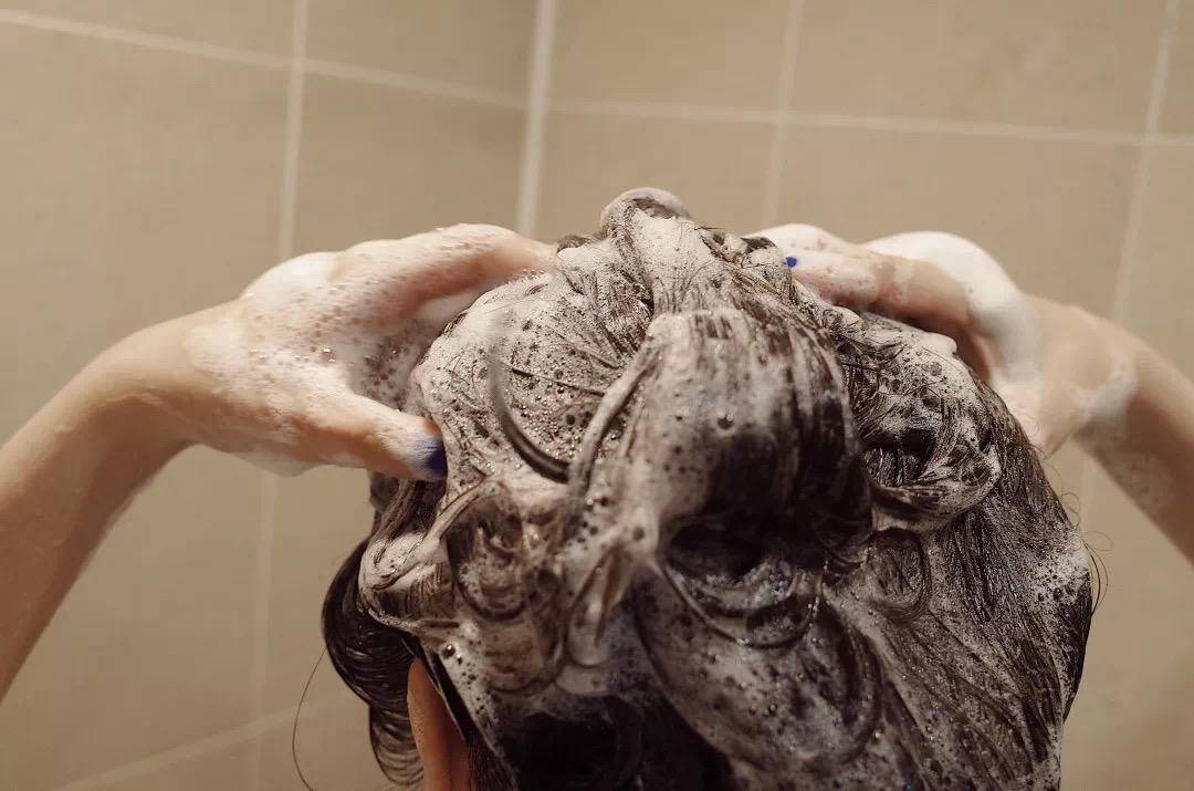 头发刚染过重染需要多长时间,头发染了长了三个月还要染吗