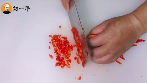 西红柿蒜蓉辣椒酱怎么做好吃又香,西红柿尖椒辣椒酱自制