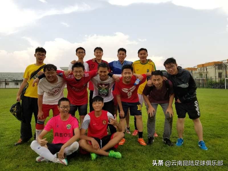 全程热搜他是谁?！球场上的这个“背影”亮了