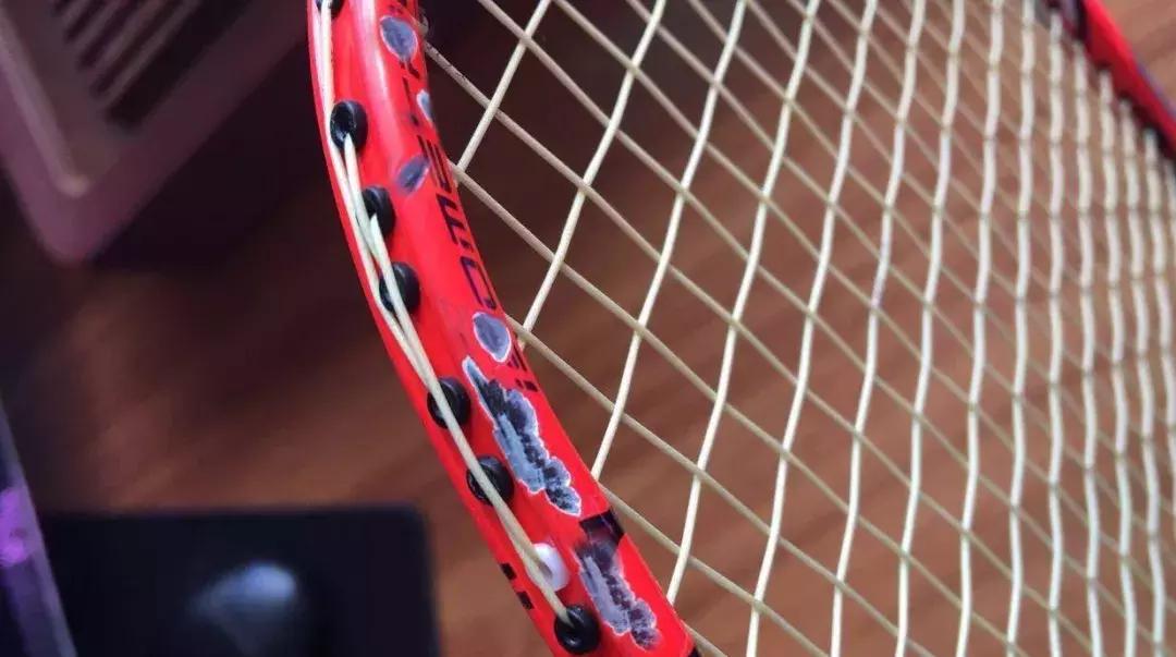 羽毛球拍是不是选甜区越大越好,为什么羽毛球扣球打不到甜区