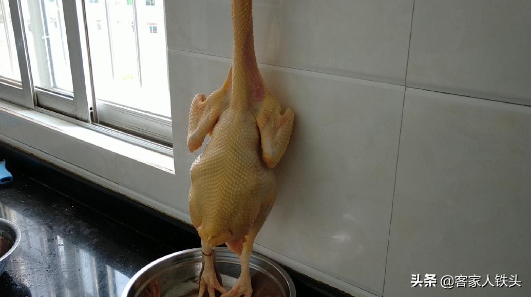 过年鸡这样吃才过瘾，嫩滑鲜香又简单营养，一人一大块吃得欢