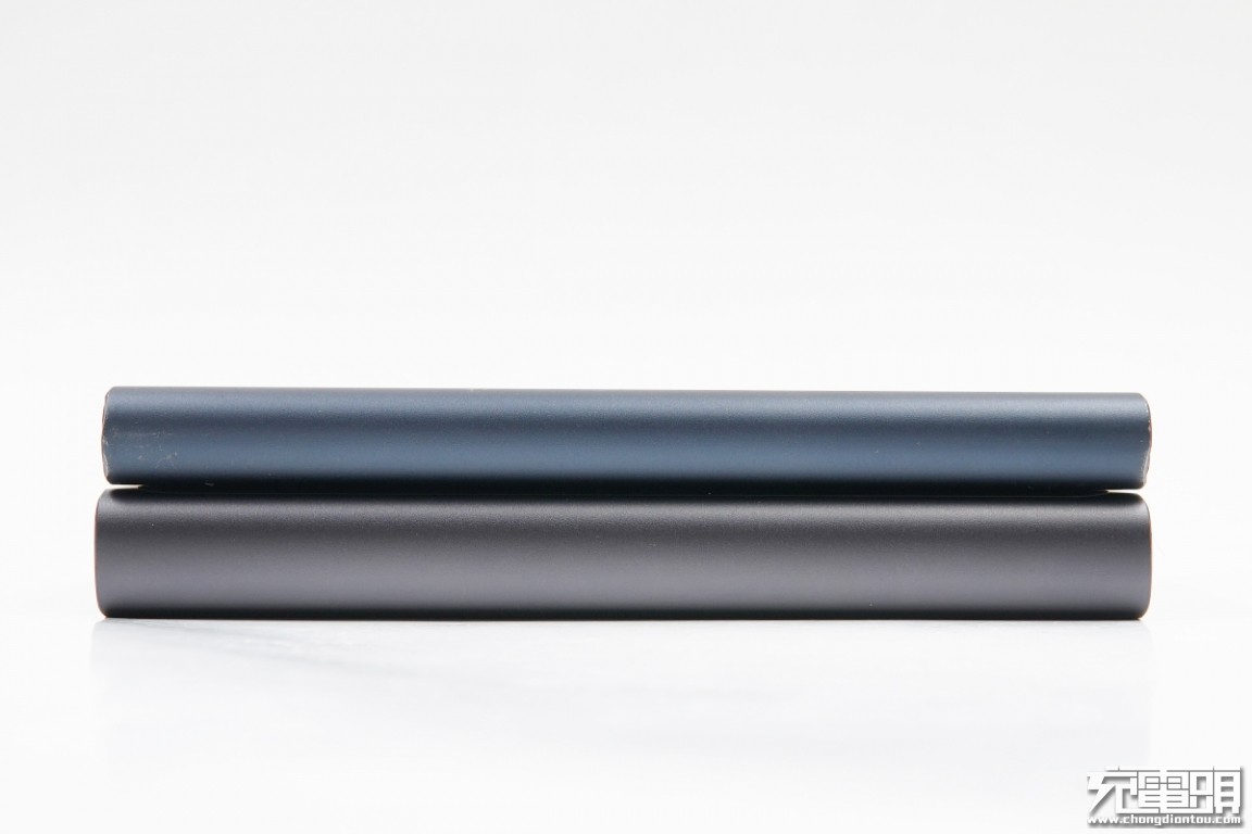 小米充电宝30000快充版拆开,小米无线充电宝10w和30w对比